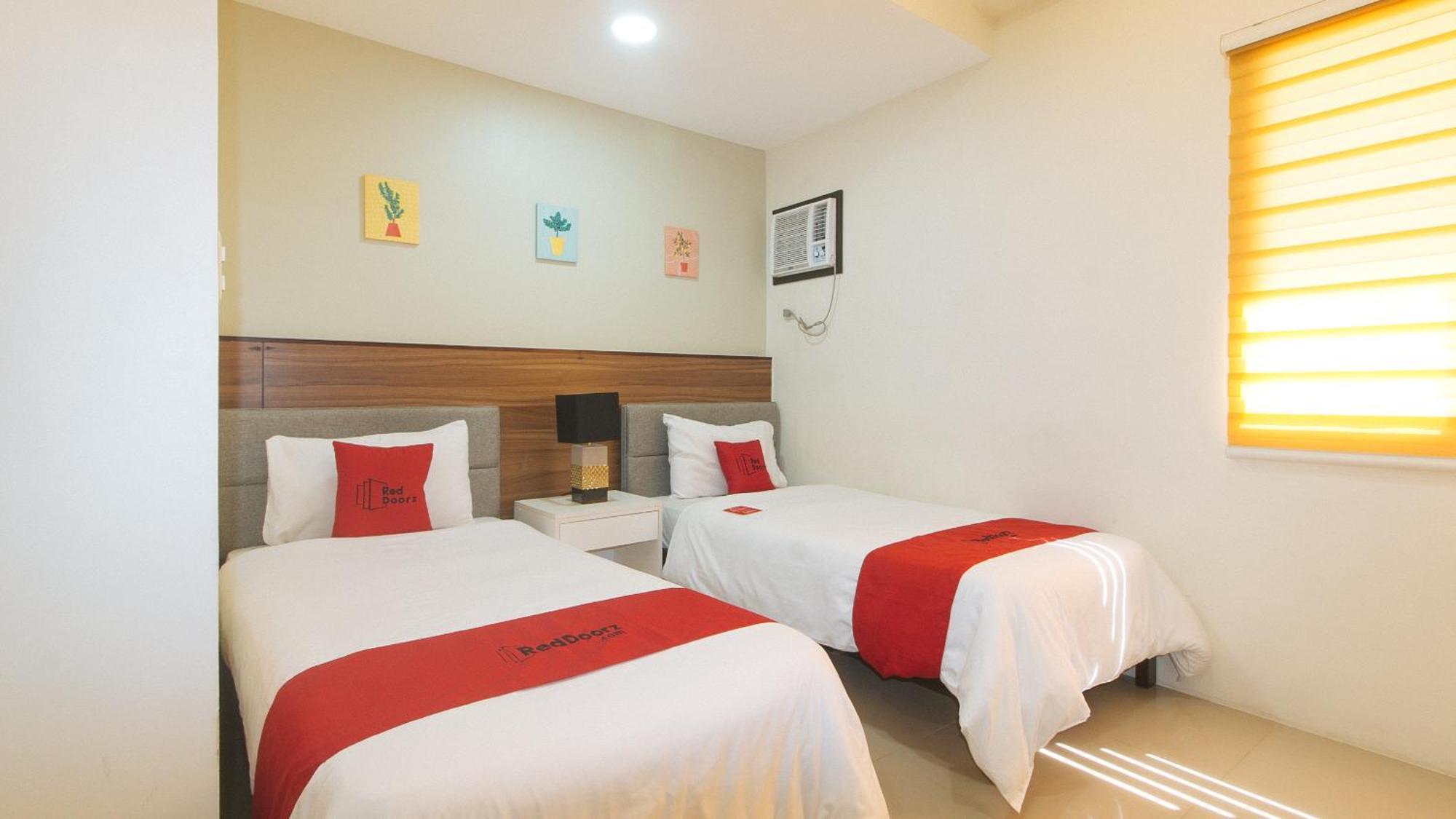 Reddoorz @ Leoncia Apartelle Mandaue City Exterior photo